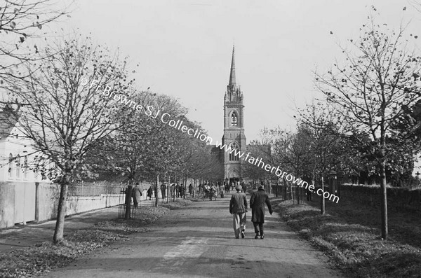 PEOPLE GOING TO CHURCH